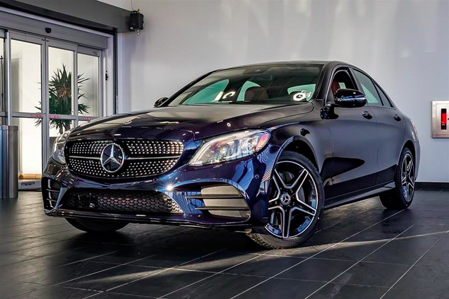 Mercedes C300 AMG 2023 phiên bản màu xanh 